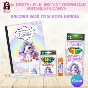 Puede incluir: Un paquete digital de regreso a clases con temática de unicornio que incluye un cuaderno, pegamento, crayones, una barra de pegamento y lápices de colores. Cada artículo muestra el nombre Camila, una ilustración de unicornio y arcoíris. El texto incluye Digital File, Instant Download, Editable in Canva y Unicorn Back to School Bundle.