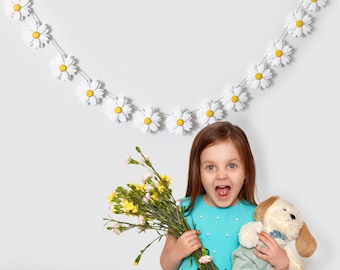 Daisy Felt Garland