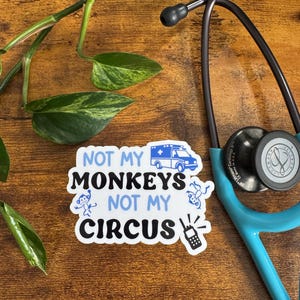 Vinilo humorístico de EMS: "Not My Monkeys", calcomanía impermeable para primeros auxilios