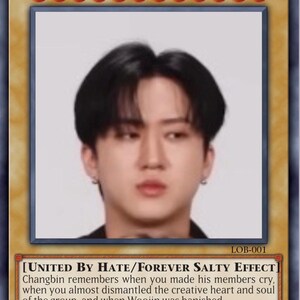 Tarjeta coleccionable parodia de YuGiOh inspirada en SKZ: Humor espiritual para fans del K-Pop - Todos somos Changbin