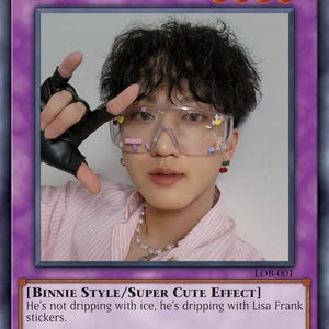 Tarjeta coleccionable parodia de YuGiOh inspirada en SKZ: Humor espiritual para fans del K-Pop - Changbling