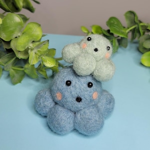 Cute Blushing Octopus With Baby, Needle Felted Wool Sculpture, Handmade, Desk Buddy, Cute Decor, Gifts For Best Friends, Gifts For Her