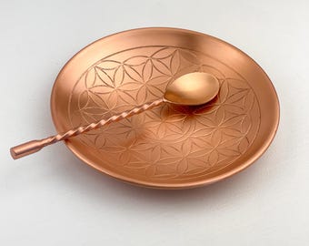 Juego de plato y cuchara grabados en cobre puro / Diseño artesanal de la Flor de la Vida / Plato ayurvédico para comer / Thali tradicional de cobre / Bienestar
