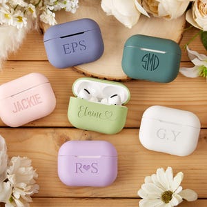 Étui AirPod en silicone personnalisé pour Airpods Pro 2, étui en silicone souple pour Airpod Pro 2, étui AirPod avec nom personnalisé, cadeau de demoiselle d'honneur, cadeau pour elle