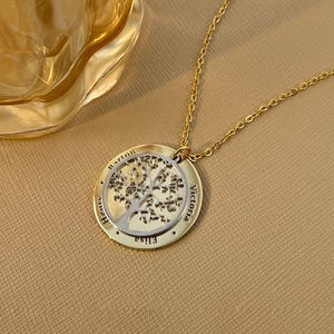 Personalized Family Tree Necklace With Names (up to 8): Family Tree Necklace for Mom, Gift for Mom, Family Name Necklace