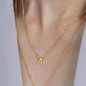 Collar chapado en oro con inicial A: delicado colgante de letra con cadena tipo cable, collar con inicial personalizado, regalo personalizado para ella