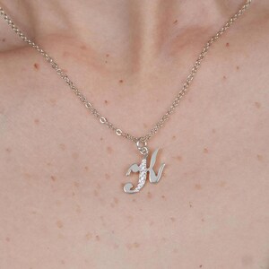Colgante de letra personalizado con circonitas: collar con la inicial K, collar de plata con la inicial, colgante con la letra K