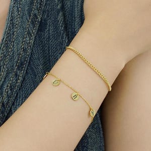 Pulsera con letras y discos personalizados: Pulsera con nombre grabado y discos colgantes, pulsera con letras personalizadas, pulsera con alfabeto personalizado