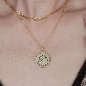 Horse Necklace with Name: Custom Horse Pendant Necklace, Custom Necklace for Equestrians, Gift for Horse Lovers, Engraved Horse Necklace