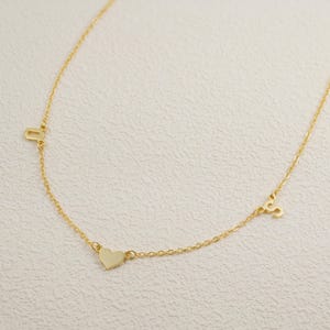 Collar con inicial de pareja personalizado: Dos letras con colgante de corazón, collar con inicial de corazón, regalo romántico para ella y para él, collar de amor