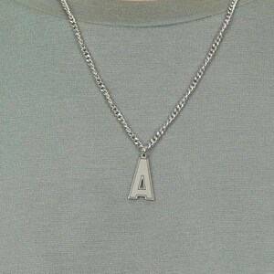 Collar con inicial para hombre en plata de ley: collar grande con inicial de plata, regalo para el Día del Padre, collar para hombre, regalos para novios