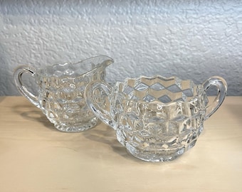 Juego de lechera y azucarero abiertos de cristal transparente con diseño cubista americano vintage de Fostoria