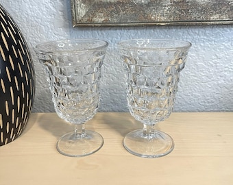 Juego de cremera y azucarero de vidrio transparente con diseño cubista americano vintage de Fostoria con tapa.