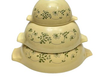 Set vintage di 3 ciotole impilabili Shenandoah Cinderella in Pyrex, modelli 441, 443 e 444.
