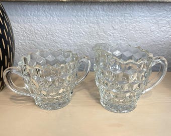 Juego de lechera y azucarero Fostoria American Vintage de cristal transparente con diseño cubista americano.
