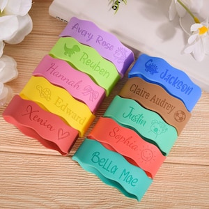 Etichette personalizzate in silicone per bottiglie, fascette per bottiglie incise, fascette per bottiglie per bambini, fascette per etichette per tazze, etichette per biberon, fascette incise per regali, etichette con nome per asilo nido