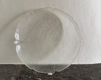 Arcoroc "Lövet" Dinner Plate - Large Leaf Plate - 1970s Vintage French Tableware