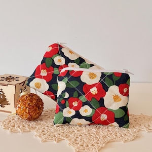 Monedero hecho a mano / Cartera pequeña acolchada para tarjetas / Mini bolsa para cosméticos / Cartera para lápiz labial con tarjeta / Flor de camelia de Corea