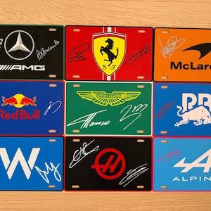 Matrícula del equipo de F1 impresa en 3D con réplicas de autógrafos
