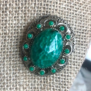 Vintage Green Peking Glass Brooch: Mid Century Swirled Cabochon, 1950s