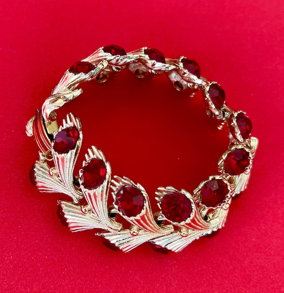 Vintage 1950s/60s Ruby Red Rhinestone Bold Gold L… - image 1