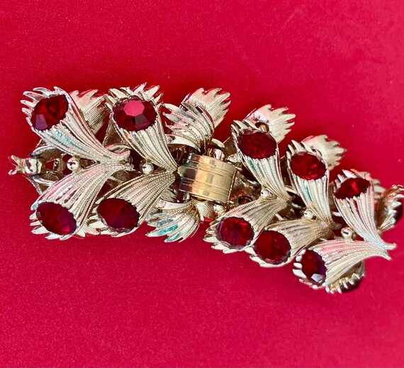 Vintage 1950s/60s Ruby Red Rhinestone Bold Gold L… - image 3