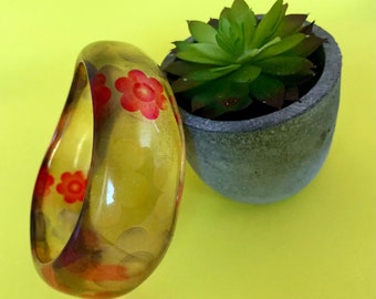 Flower Power Vintage Lucite Freeform Bangle Bracelet