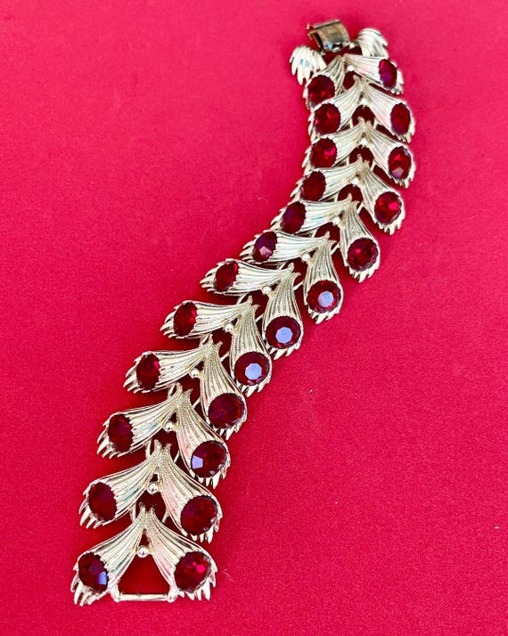 Vintage 1950s/60s Ruby Red Rhinestone Bold Gold L… - image 6
