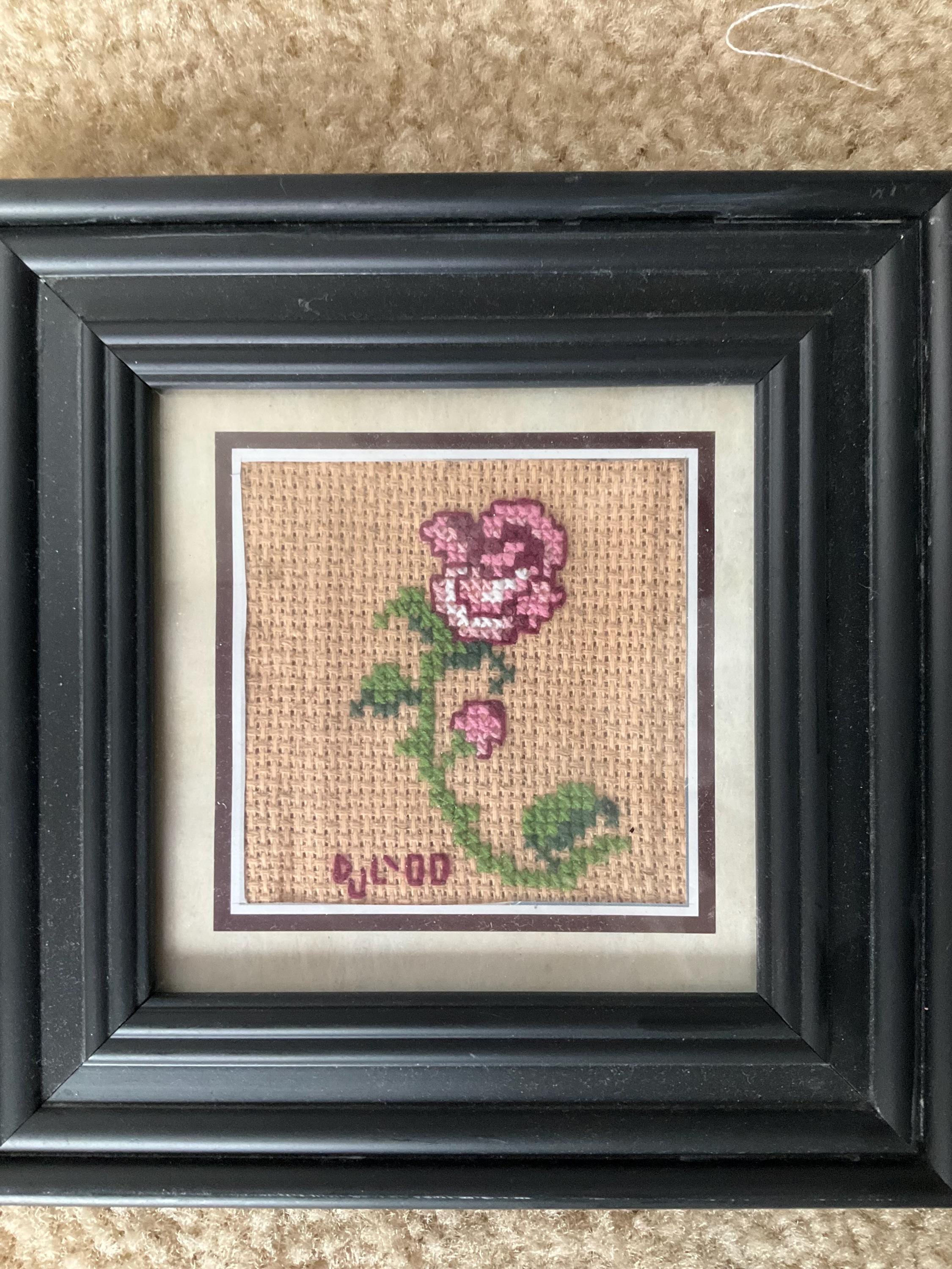 手縫い刺繍 バラの花束 額装作品 ハンドメイド 刺繍アート インテリア 額装済み手縫い刺繍作品：ピンクのバラ – 花柄の壁掛けアート、手作り