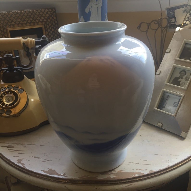 Beautiful Fukagawa Japan Mount Fuji Vase