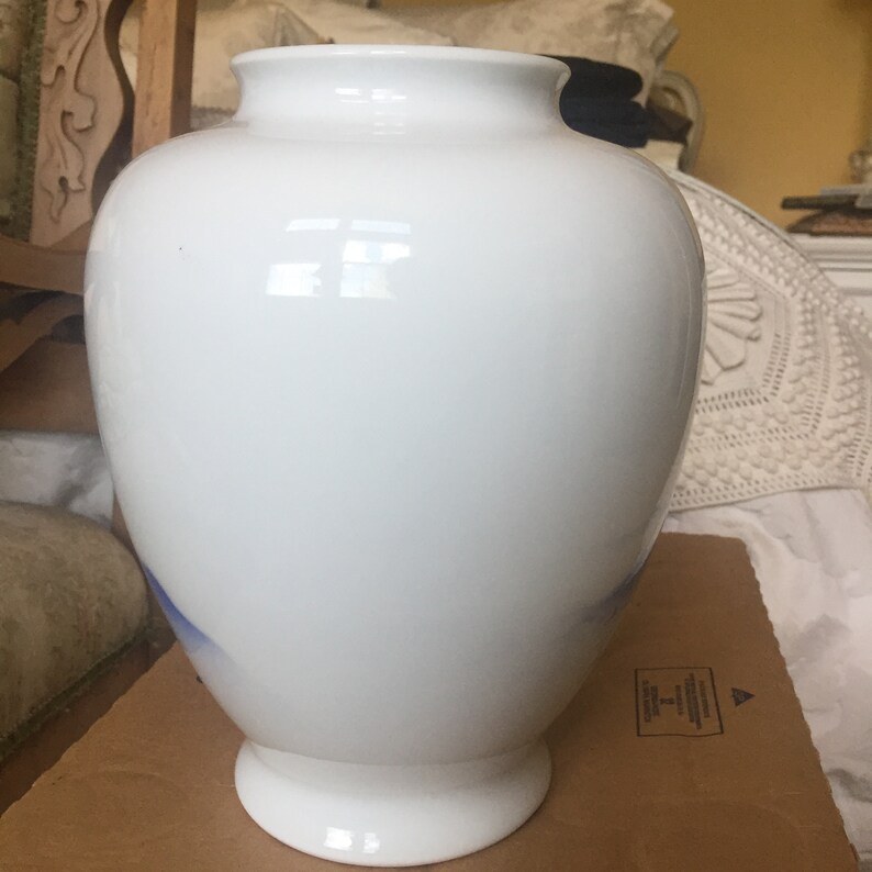 Beautiful Fukagawa Japan Mount Fuji Vase