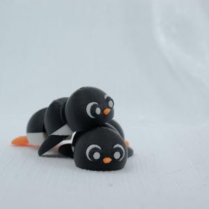 3D Printed Penguin Articulated Toy Fidget Gift | Desk Pet and Bookshelf Decoration