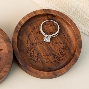 Personalized Walnut Wood Round Ring Dish, Wedding Ring Holder for Couple, Engagement Ring Holder, Jewelry Dish for Newlywed, 5th Anniversary