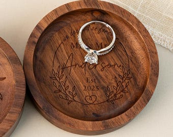 Personalized Walnut Wood Round Ring Dish, Wedding Ring Holder for Couple, Engagement Ring Holder, Jewelry Dish for Newlywed, 5th Anniversary