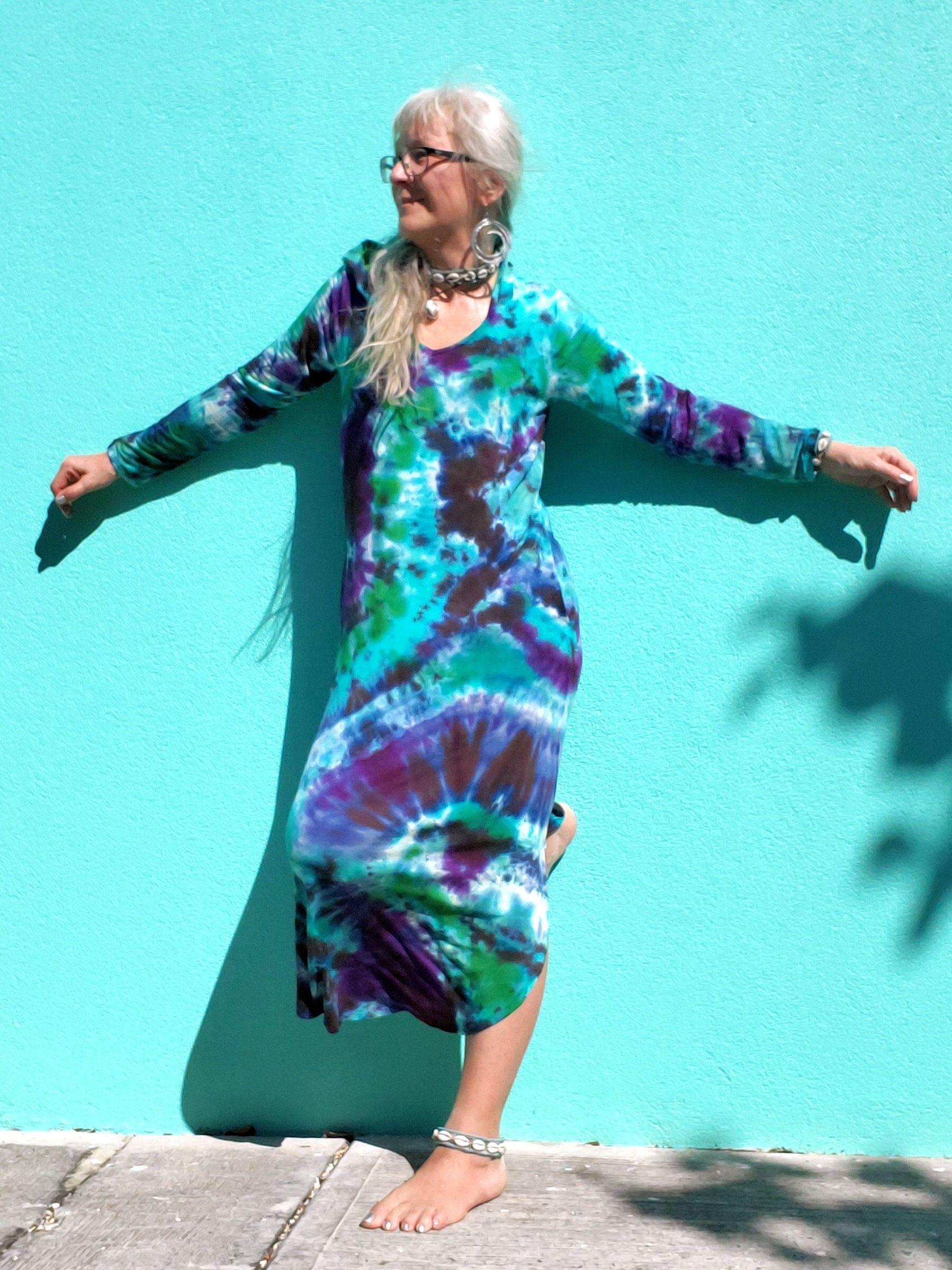 Boho NORTHERN LIGHTS Batik Kleid mit Kapuze und Taschen