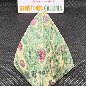 Natuurlijke robijnrode zoisietpiramide | Tafeldecor gepolijst Anyoliet-edelsteen