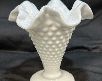 Fenton Vintage Milchglas Hobnail Ruffle Vase