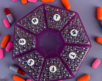 Paarse bedazzled pillendoosje