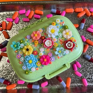 Flower Power Pillendose