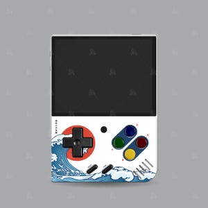 Puede incluir: Una consola de juegos port&aacute;til blanca con una pantalla negra y una disposici&oacute;n de botones azules, rojos y verdes. La consola tiene un dise&ntilde;o de onda azul y blanca en la mitad inferior y el texto "超级玛丽" en negro.