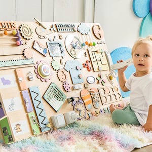 Très grand tableau occupé, tableau occupé pour tout-petit, 1 2 3 ans, cadeau de 1er anniversaire personnalisé, mur sensoriel, tableau Montessori, aire de jeux pour enfants
