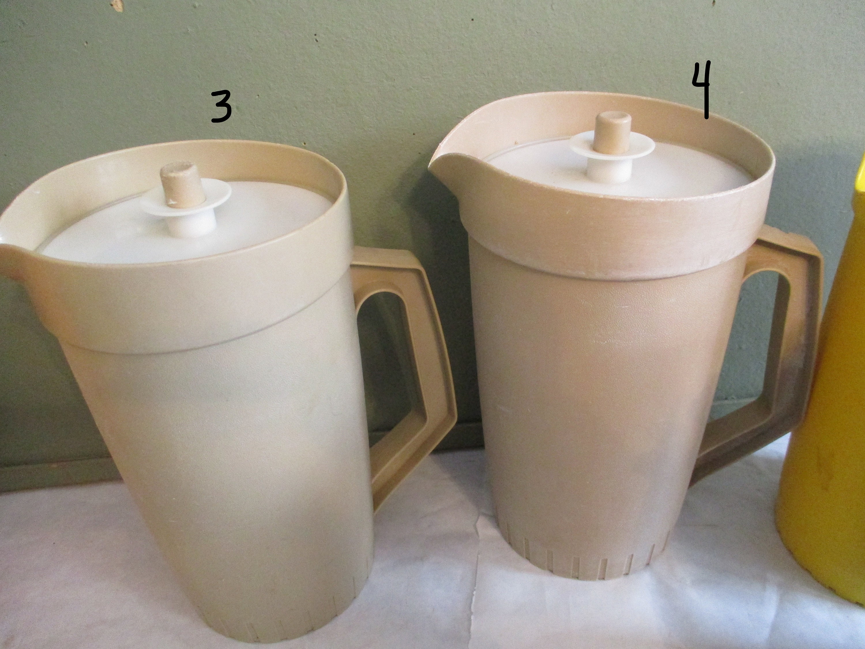 Vintage Tupperware Pitcher Set 2 Quart & 1 Quart - Depop