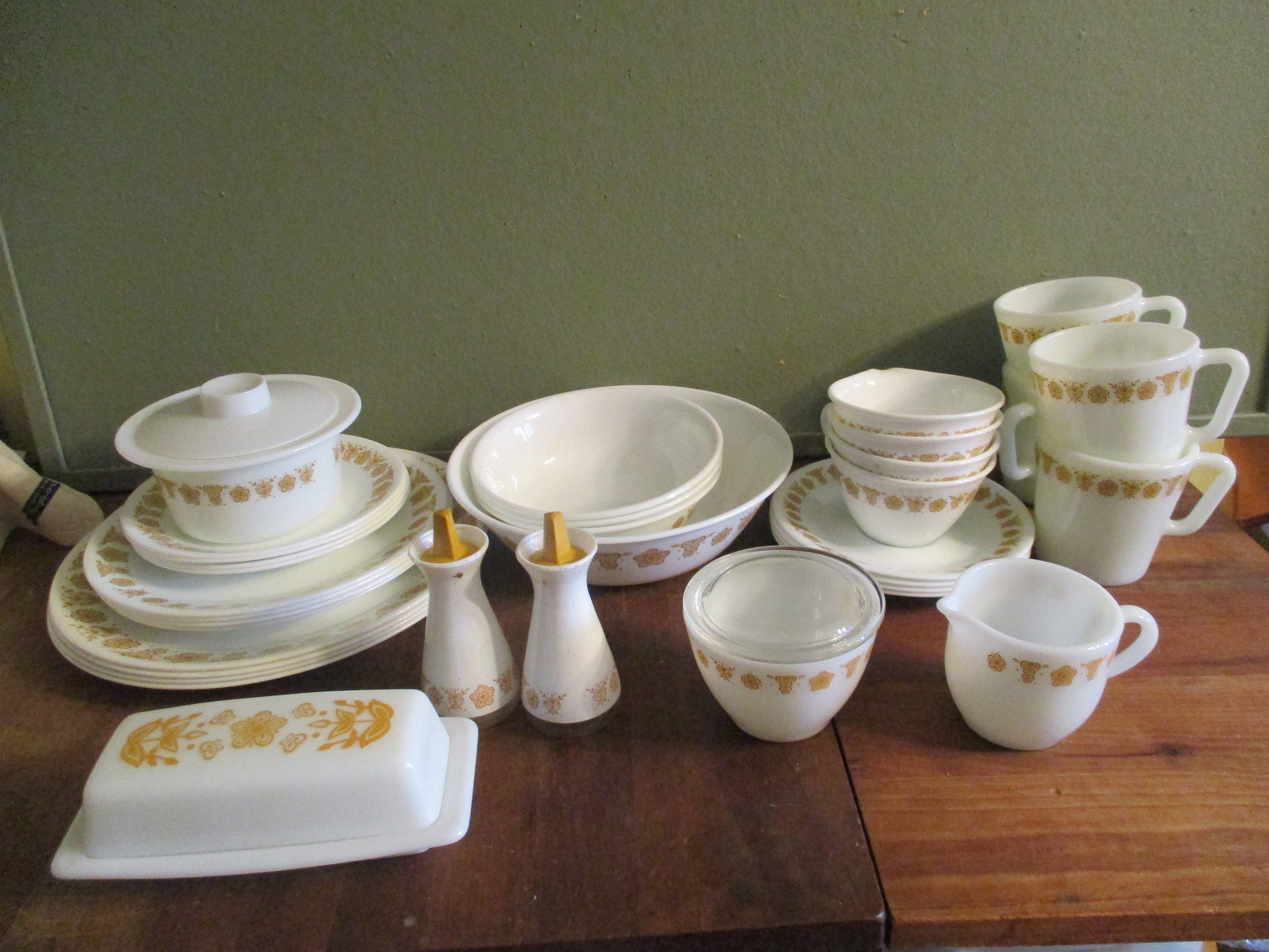 Vintage Corelle Coffee Or Tea Cups, Set of 4 Mugs in Meadow Pattern –  Funkyhouse Vintage