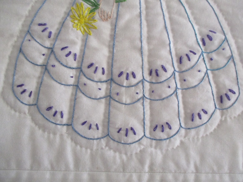 Quilt Southern Ladies Needlework embroidery Baby Blanket Vintage image 7