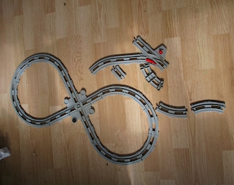 Tracks Textured Plastic Vintage  25 pieces