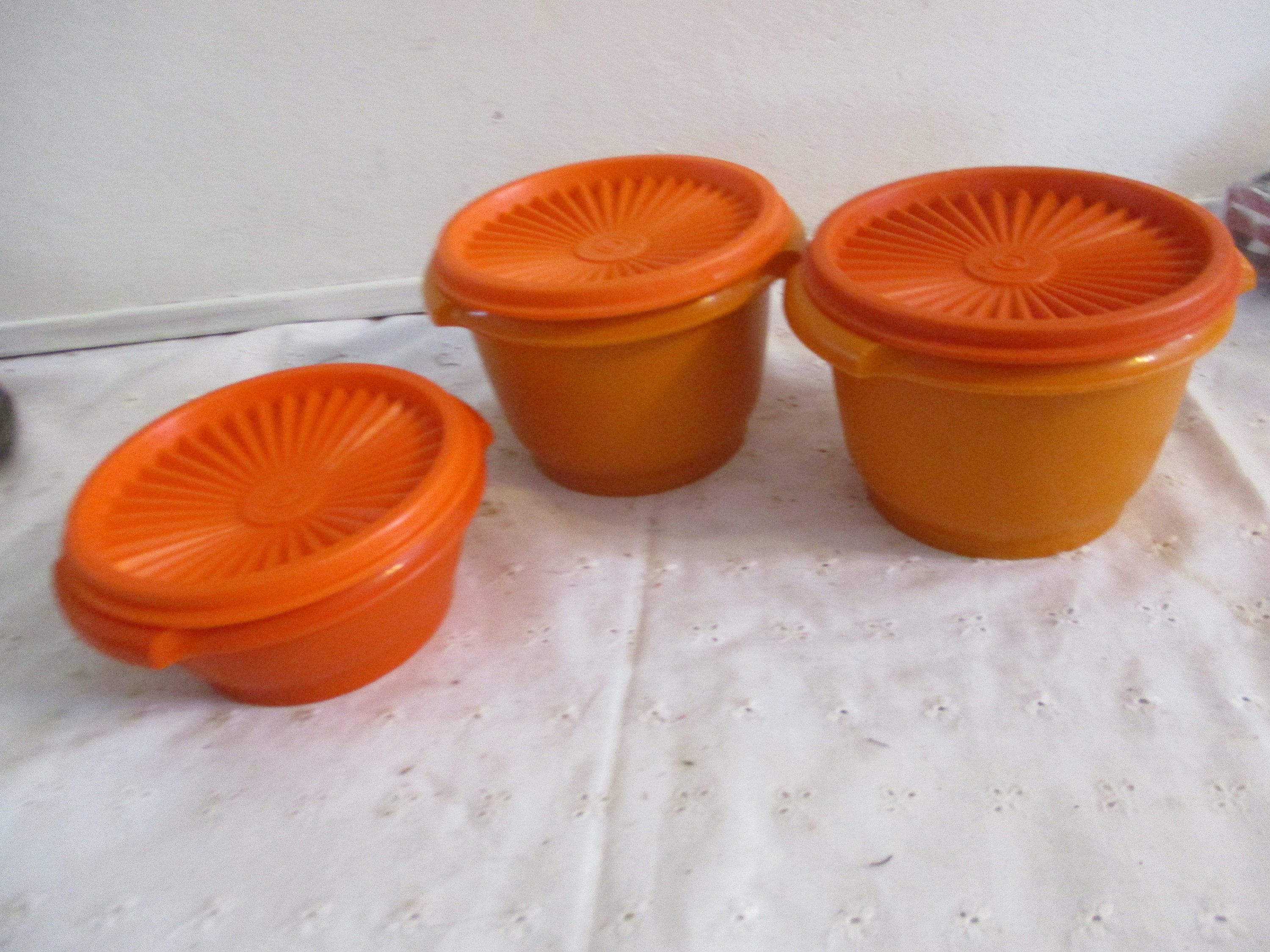 Tupperware Bowl Orange servalier bowl set of 3  (read details)