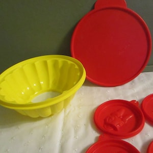 Tupperware Jello Disney Mold with 4 designs