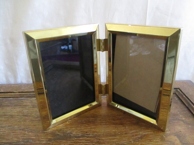 Bi Fold Gold Tone Picture Frames 3 1 2 X 5 Glass