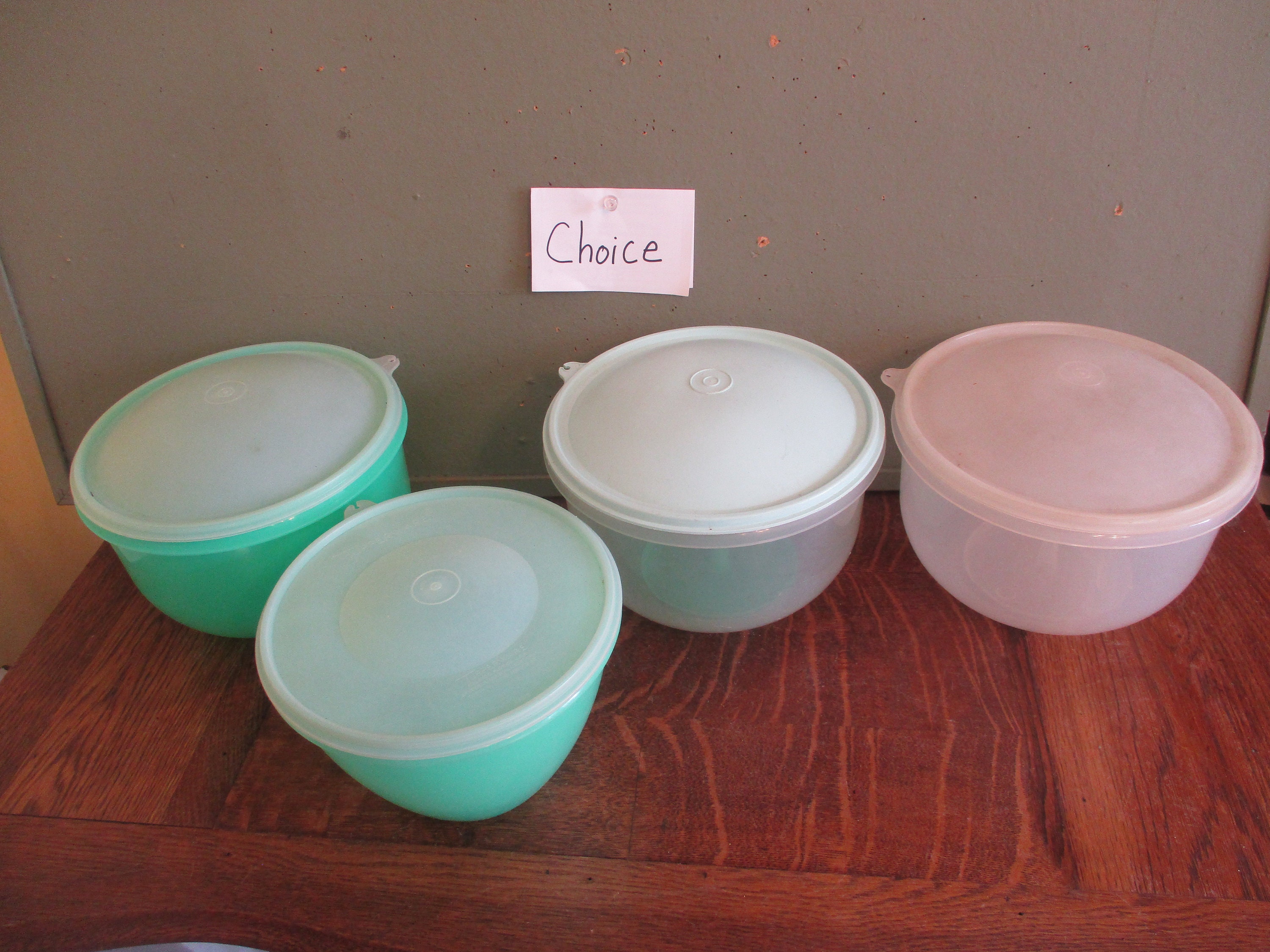 Pending Pick Up-Large Tupperware Bowl w/ Lid for Sale in Everett
