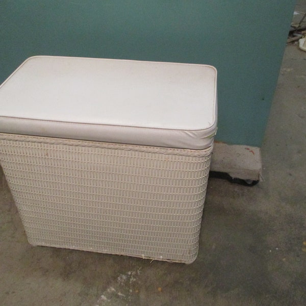 Hamper Wicker Laundry basket Vintage Padded seat